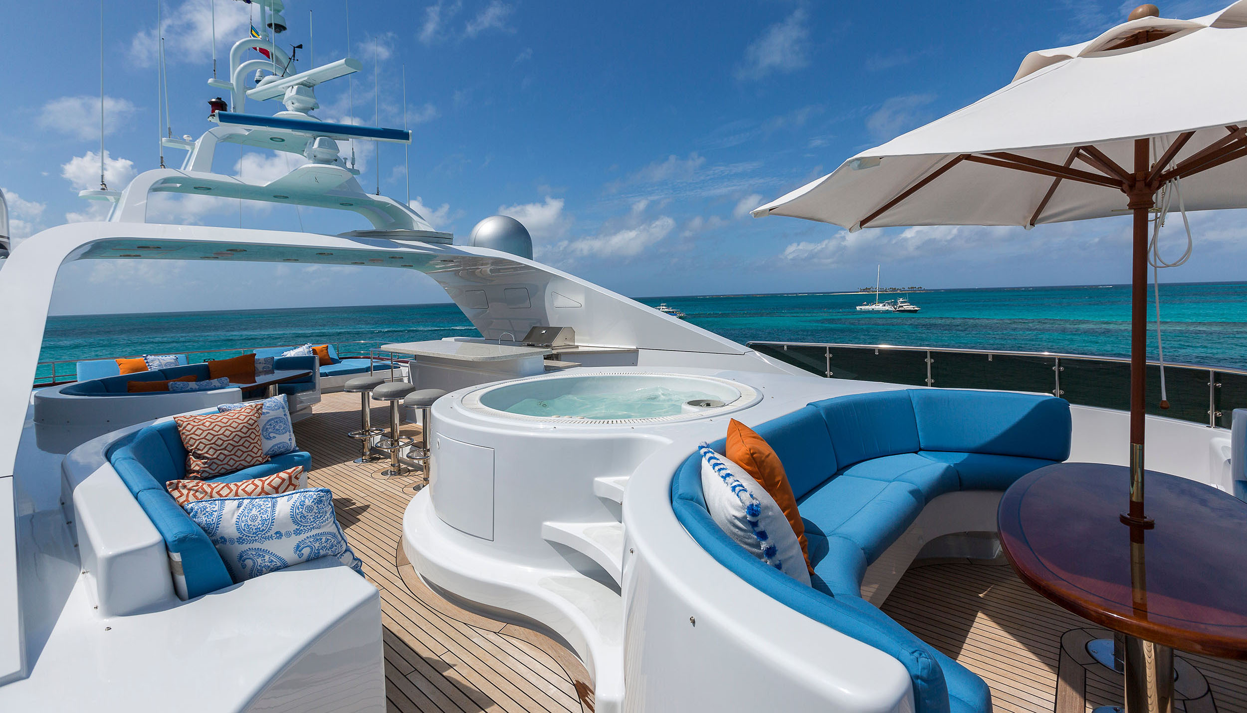 yacht interior cleaning services